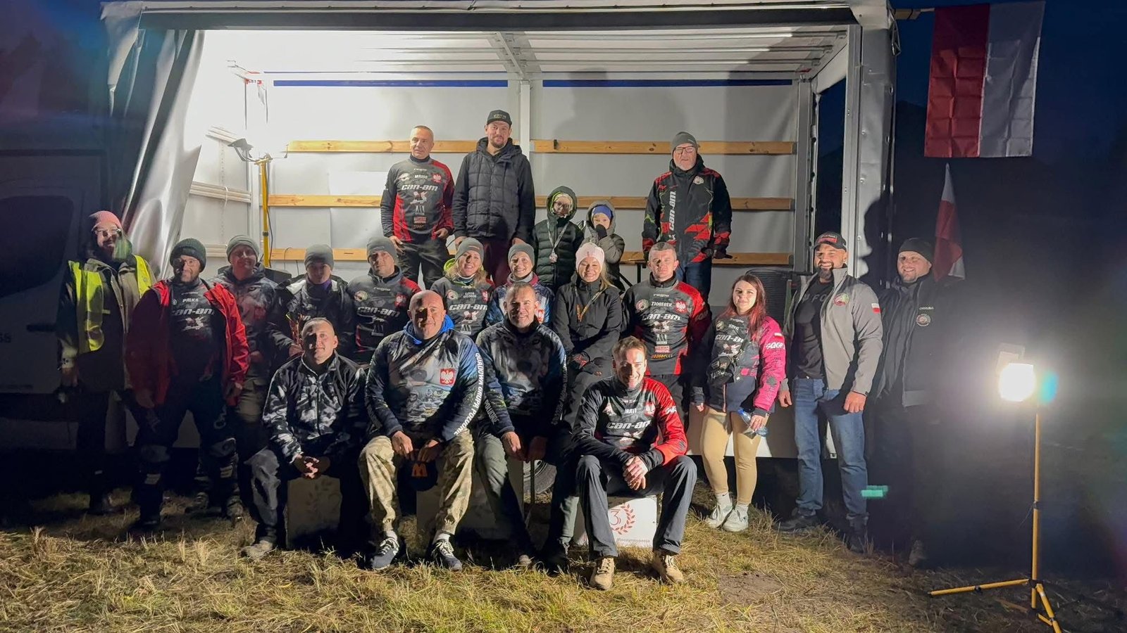 Świętowanie Dnia Niepodległości, zdjęcie grupowe