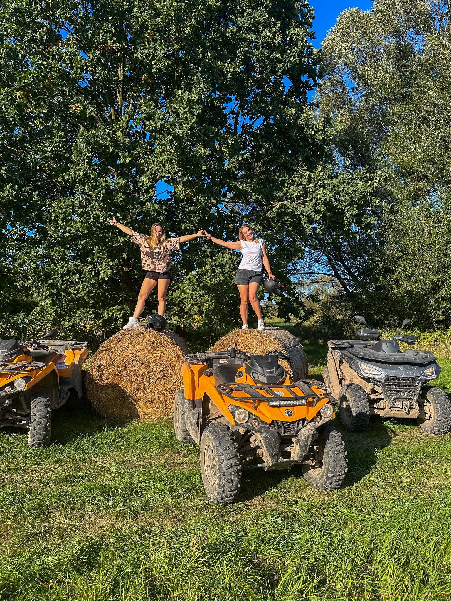 Zadowoleniu uczestniczy offroadowej wyprawy quadowej